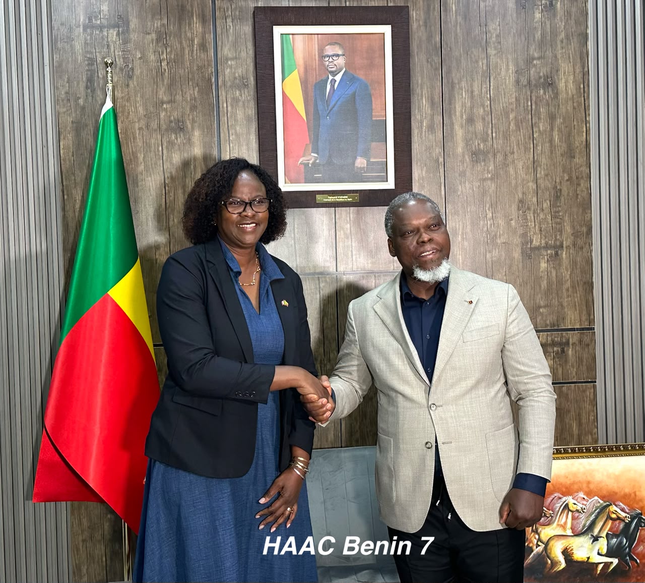 Audience à la HAAC: le Président Édouard LOKO et l'ambassadrice du Canada près le Bénin,  SEM Evelyne DABIRE, explorent des pistes de collaboration dans le secteur des médias